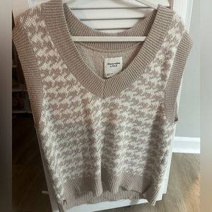 Abercrombie and Fitch Beige Sweater Vest